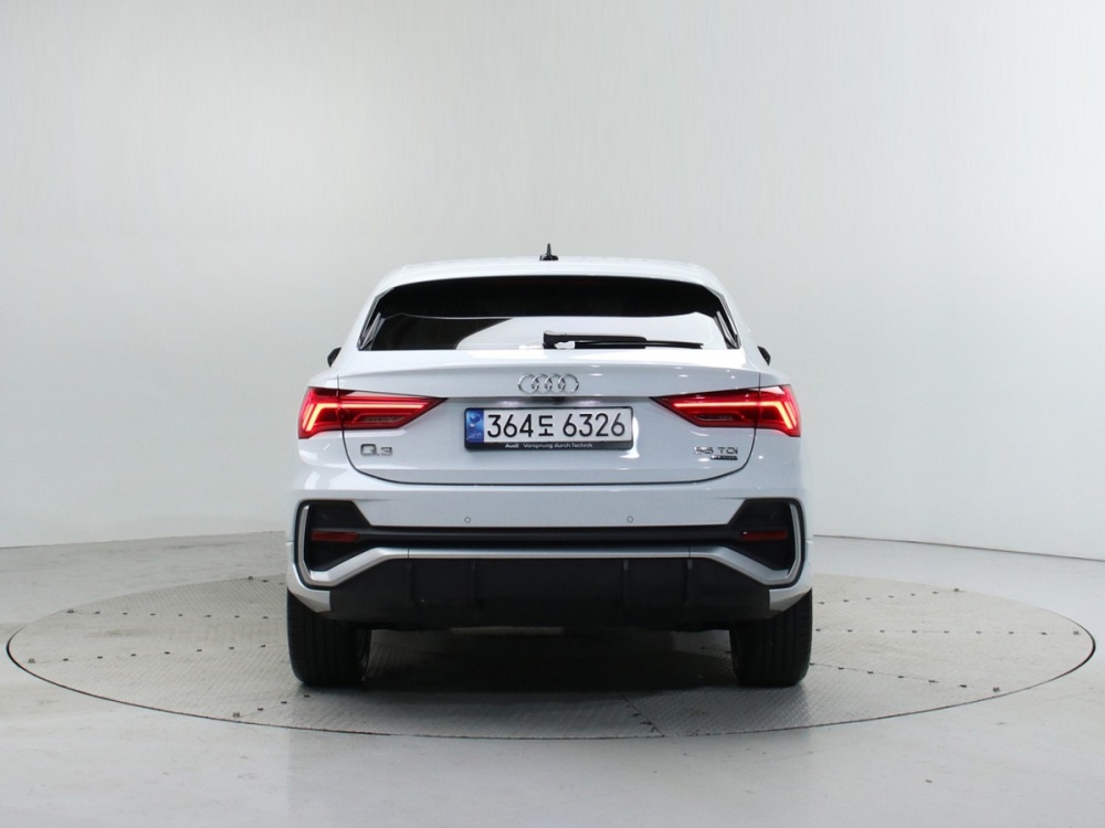 Audi Q3 (F3)
