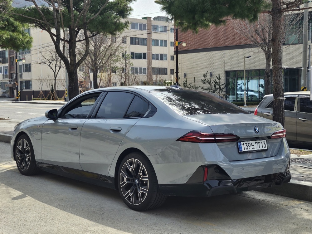 BMW 5 Series (G60)