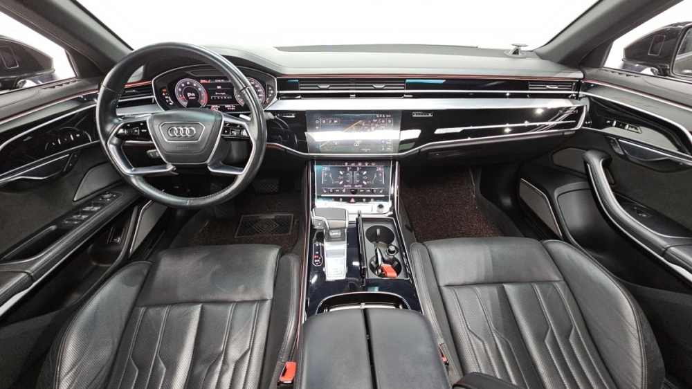 Audi A8 (D5)