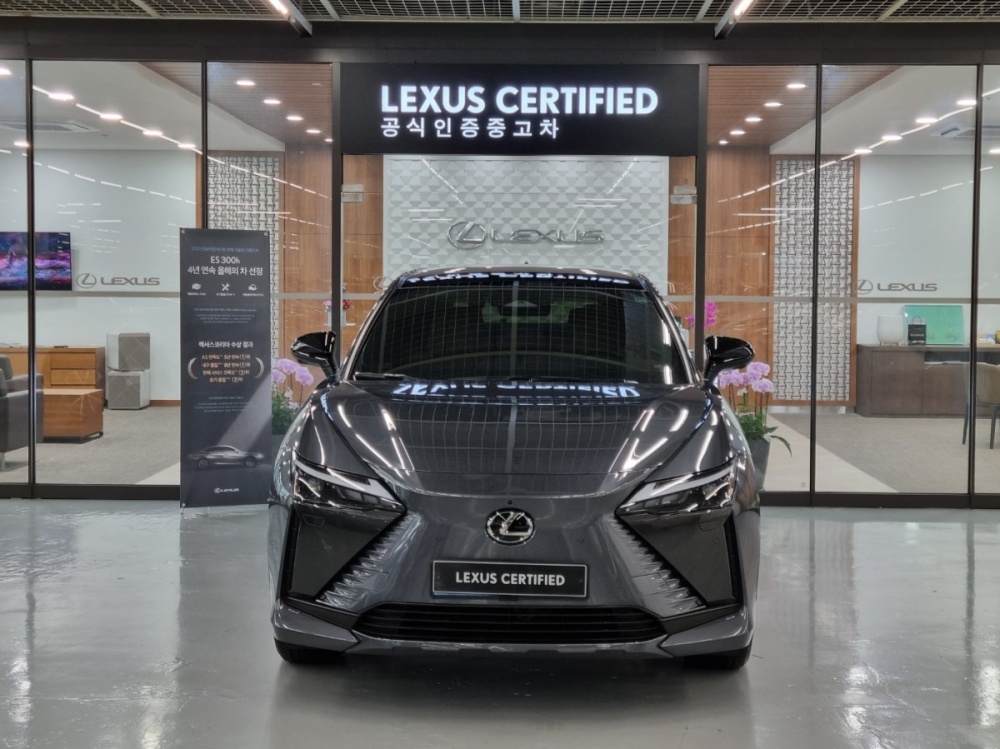 Lexus RZ450e