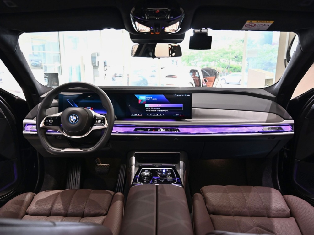 BMW i7 (G70)