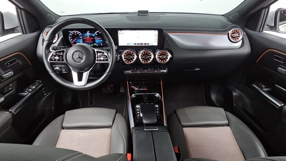 Mercedes-Benz EQA-H243