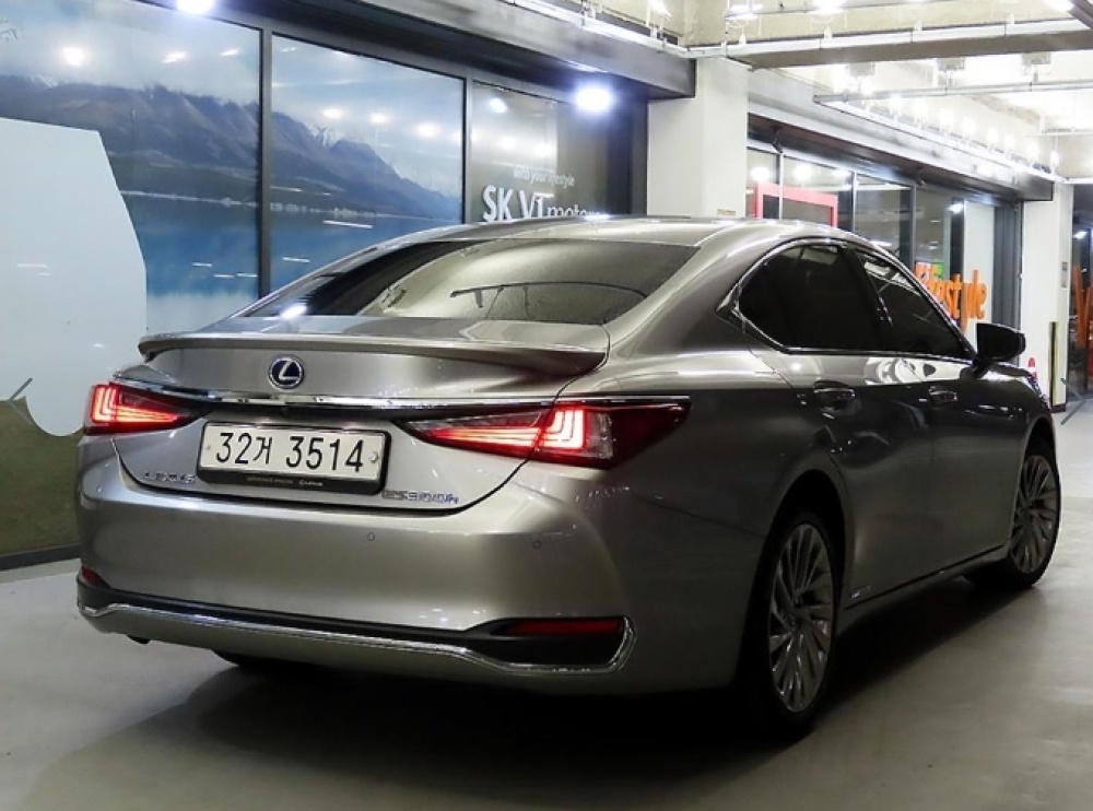 Lexus ES300h 7th generation