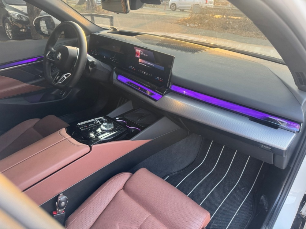 BMW 5 Series (G60)