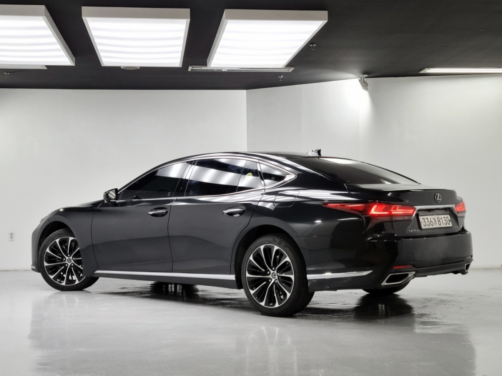 Lexus LS500 5th generation