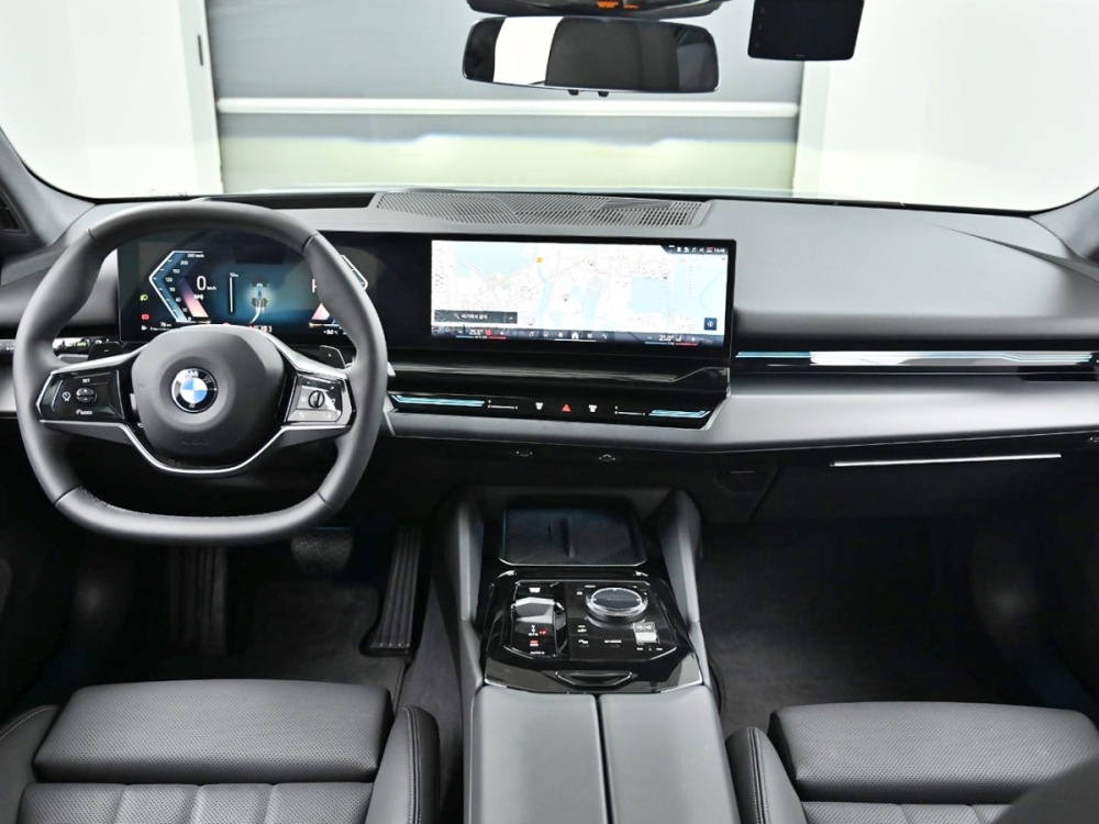 BMW 5 Series (G60)