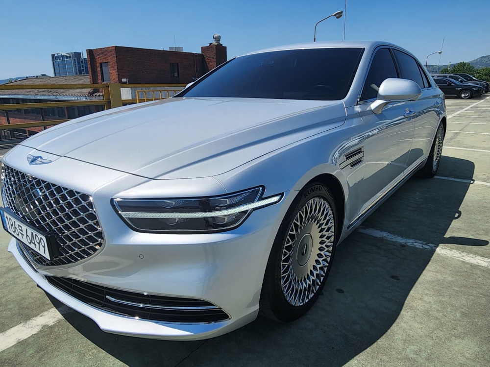 Genesis G90