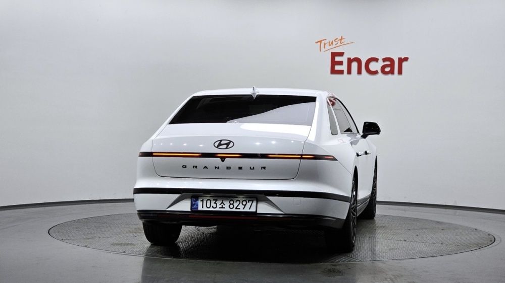 Hyundai Grandeur Hybrid (GN7)