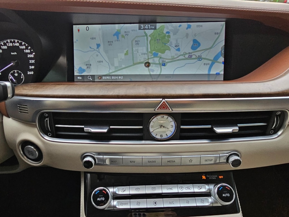 Genesis G90