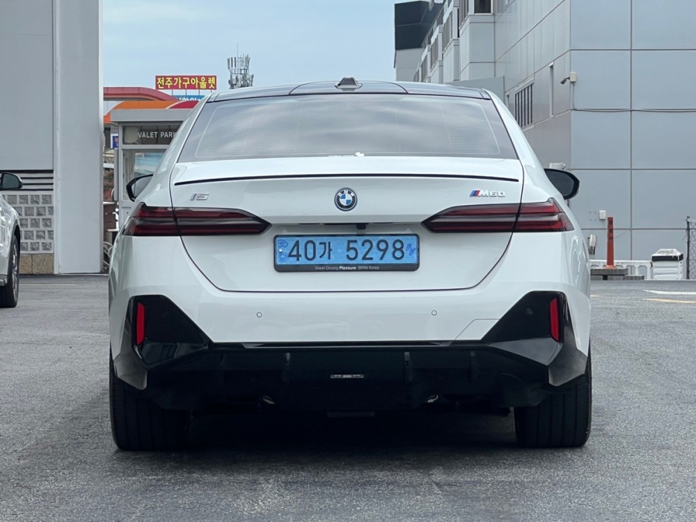 BMW i5 (G60)