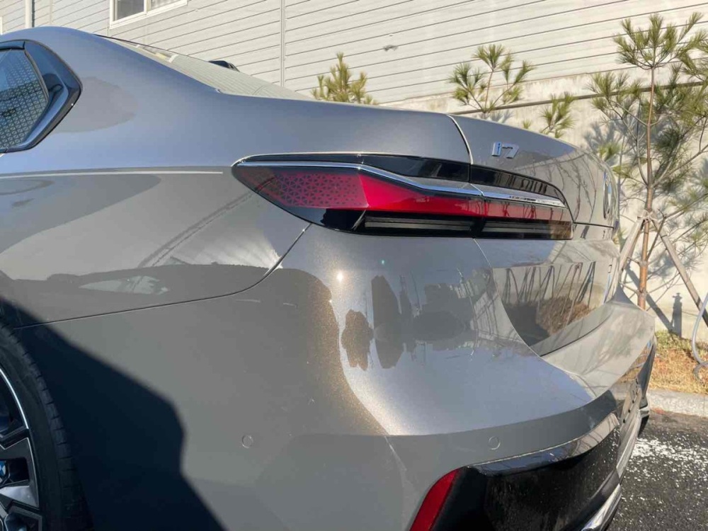 BMW i7 (G70)