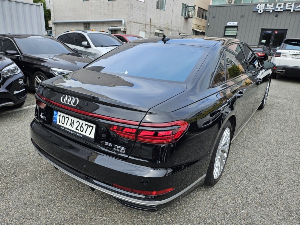 Audi A8 (D5)