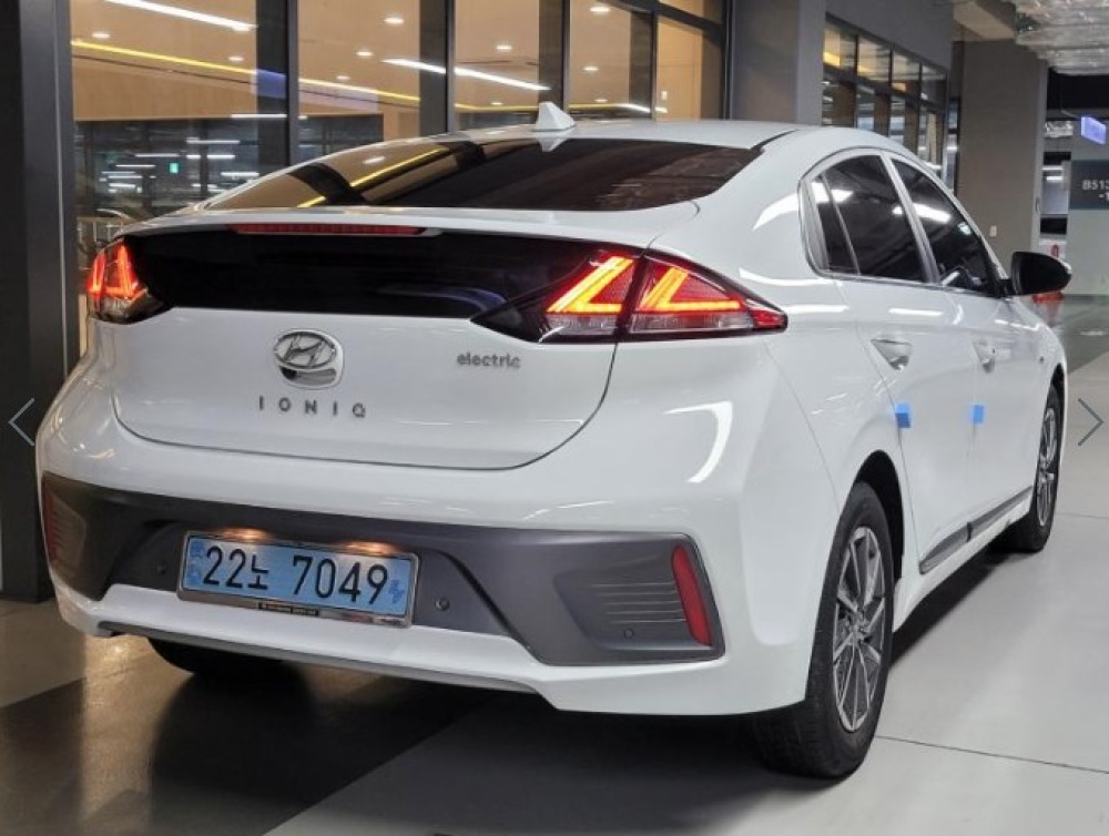 Hyundai The new Ioniq electric