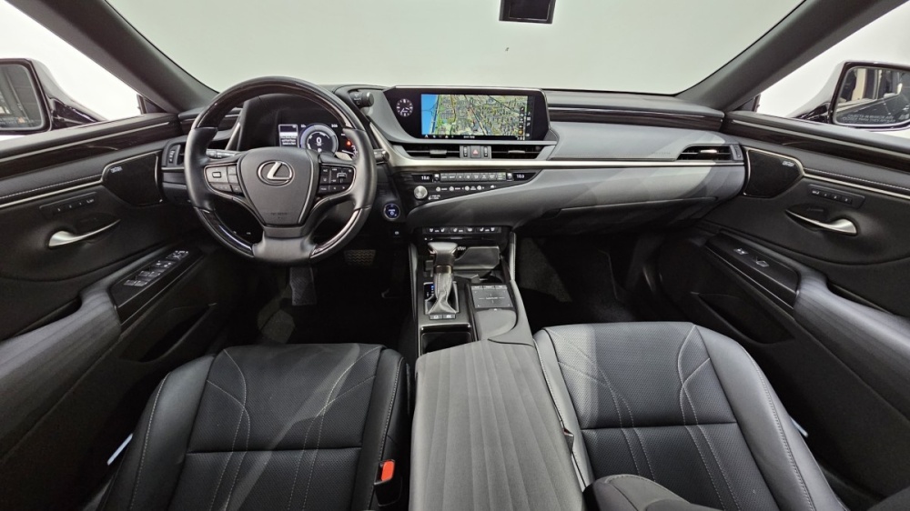 Lexus ES300h 7th generation