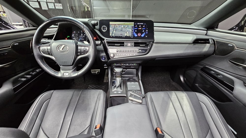 Lexus ES300h 7th generation