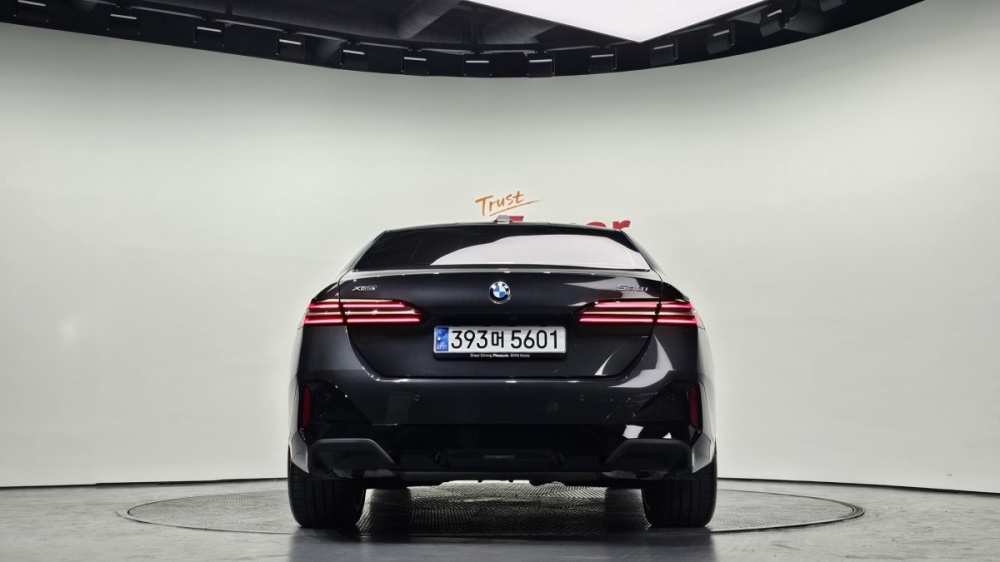 BMW 5 Series (G60)