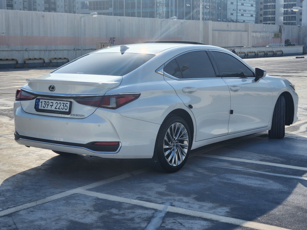 Lexus ES300h 7th generation