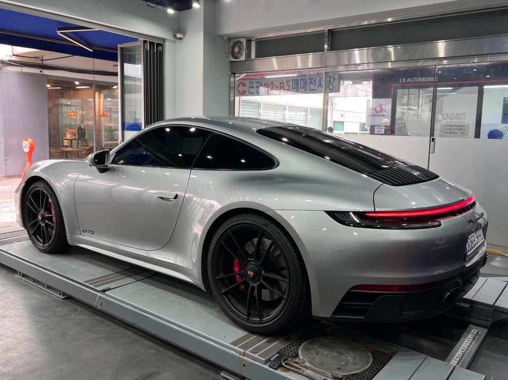 Porsche 911 (992)