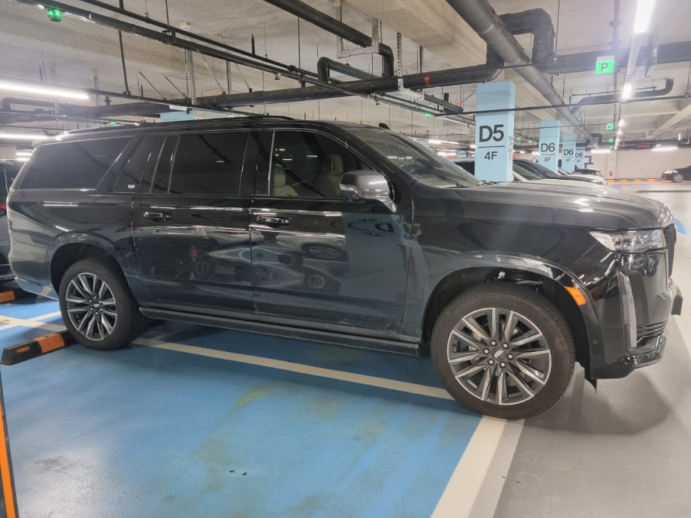 Cadillac Escalade 5th Gen