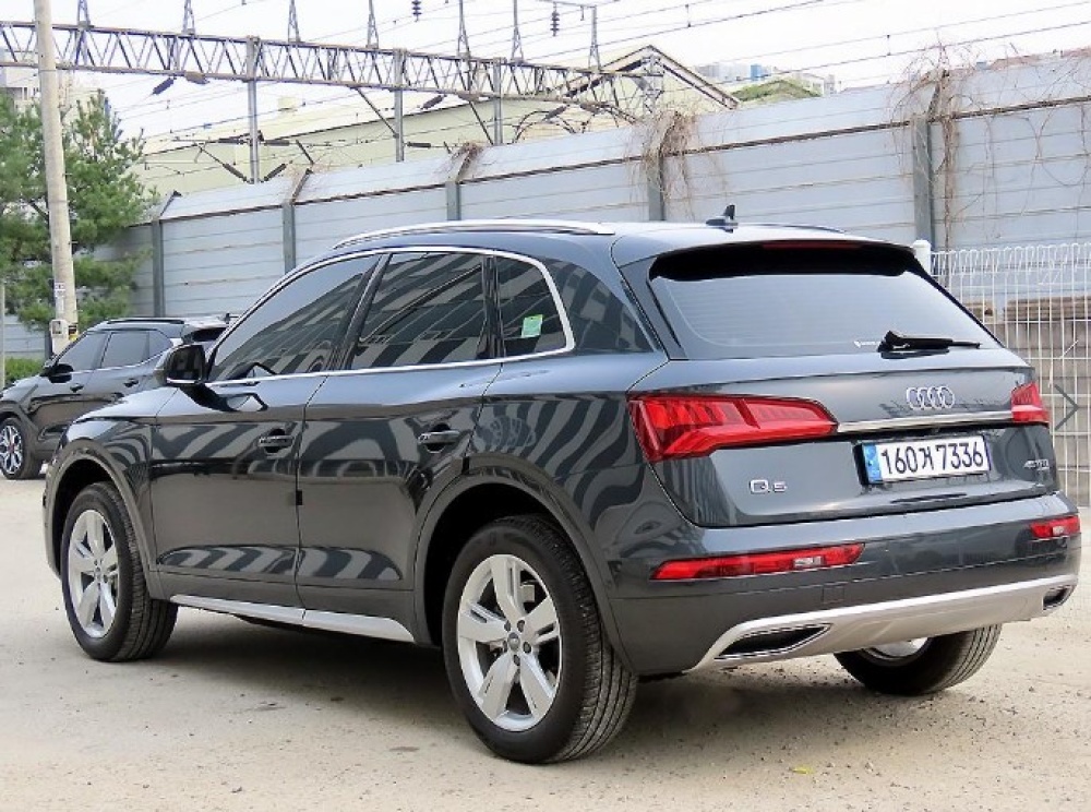 Audi Q5 (FY)