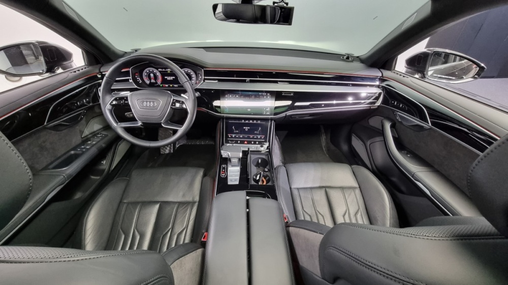 Audi A8 (D5)