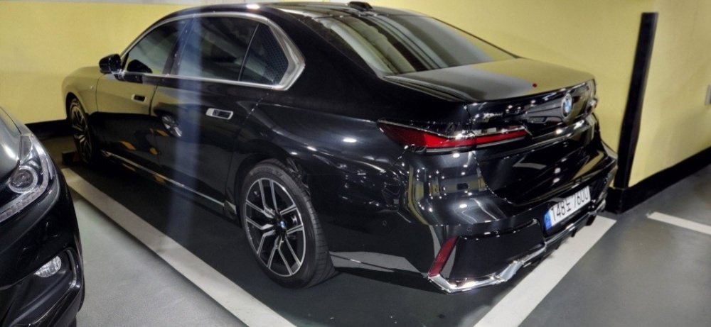 BMW 7 Series (G70)