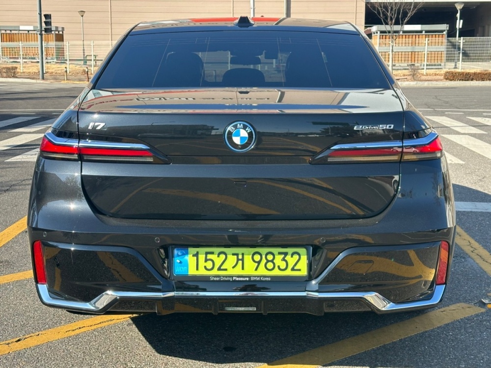 BMW i7 (G70)