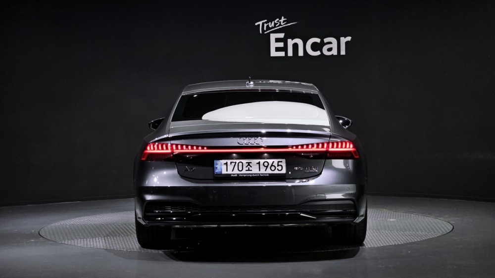 Audi A7 (4K)