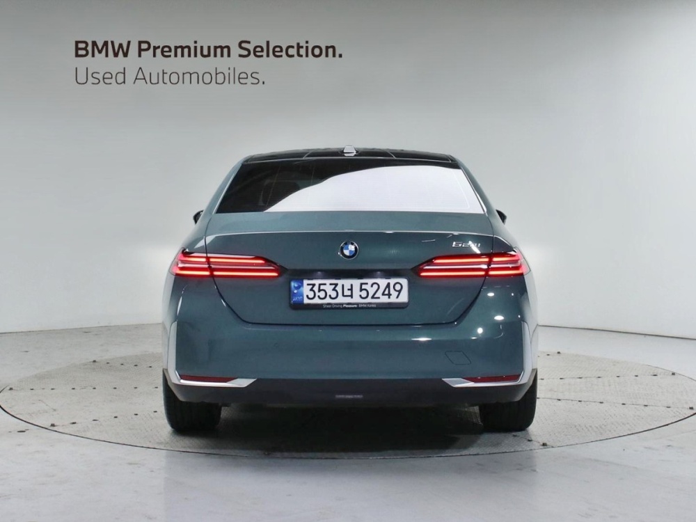 BMW 5 Series (G60)