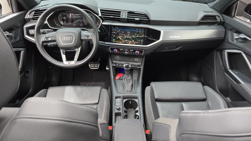 Audi Q3 (F3)