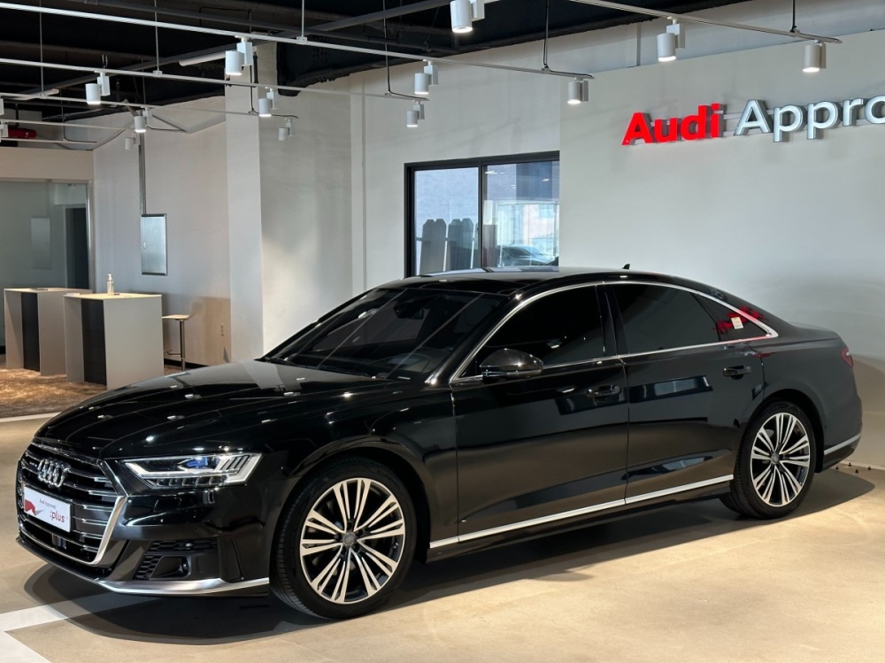 Audi A8 (D5)
