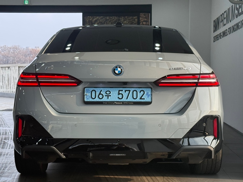 BMW i5 (G60)