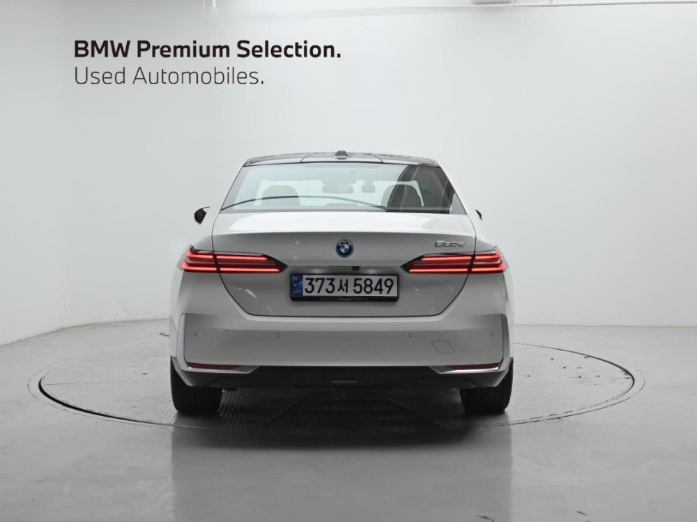 BMW 5 Series (G60)