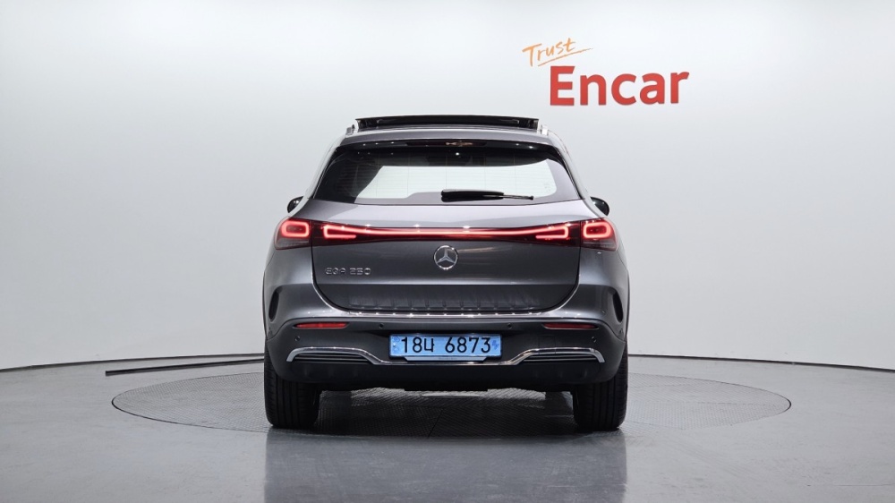 Mercedes-Benz EQA-H243