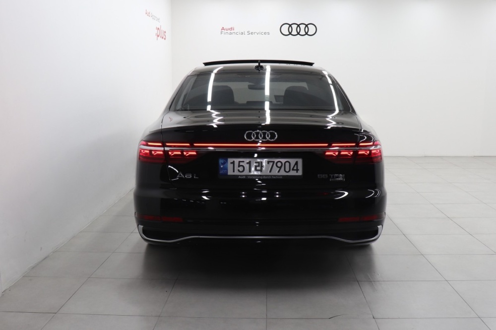 Audi A8 (D5)