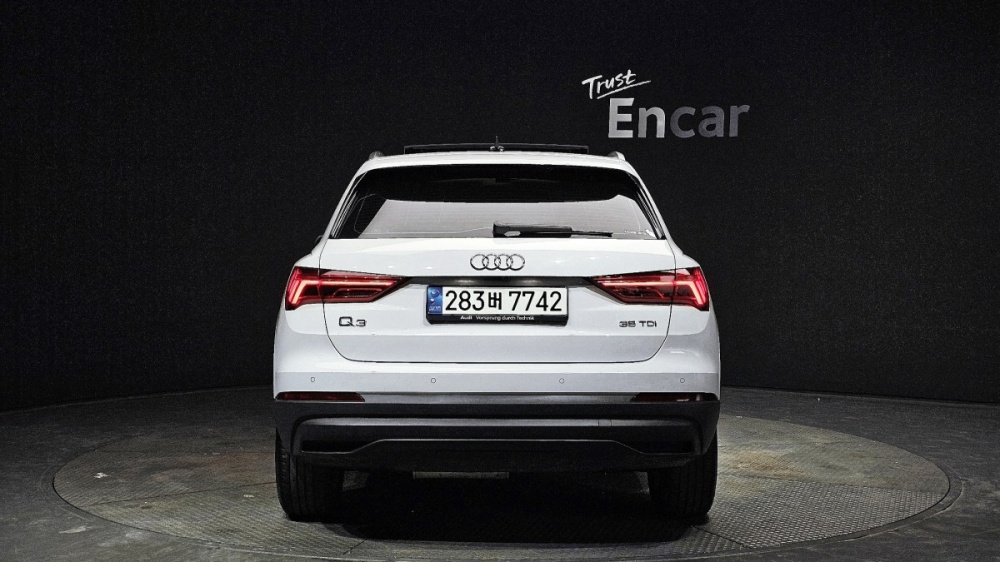 Audi Q3 (F3)