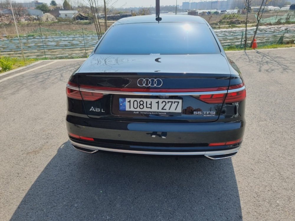 Audi A8 (D5)