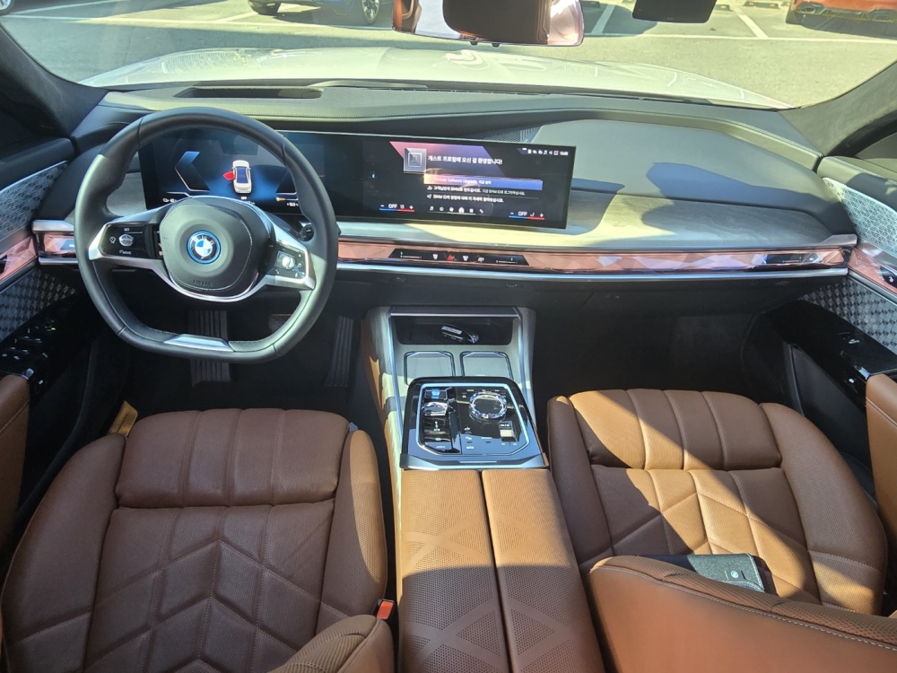 BMW i7 (G70)