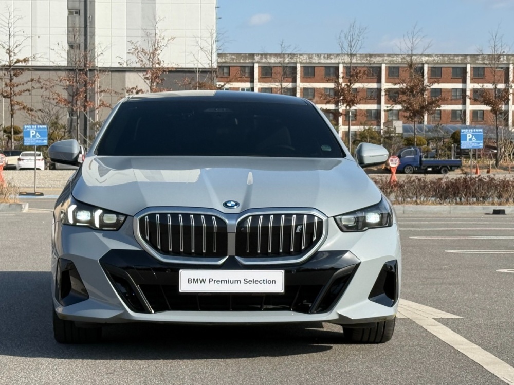 BMW i5 (G60)