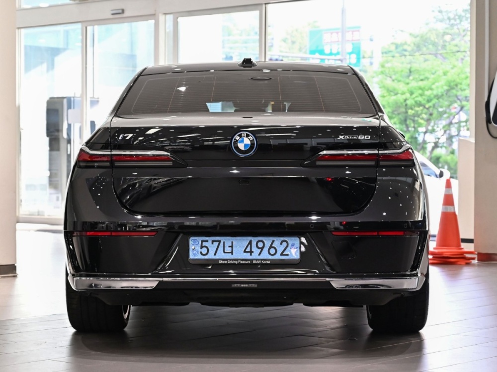 BMW i7 (G70)