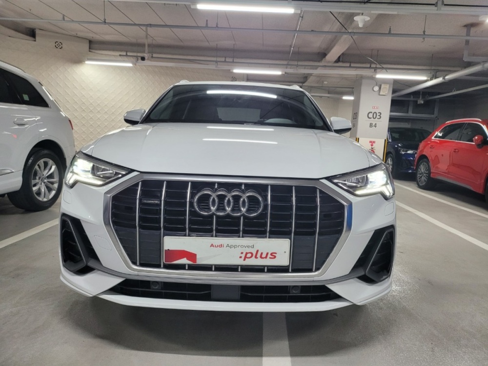 Audi Q3 (F3)