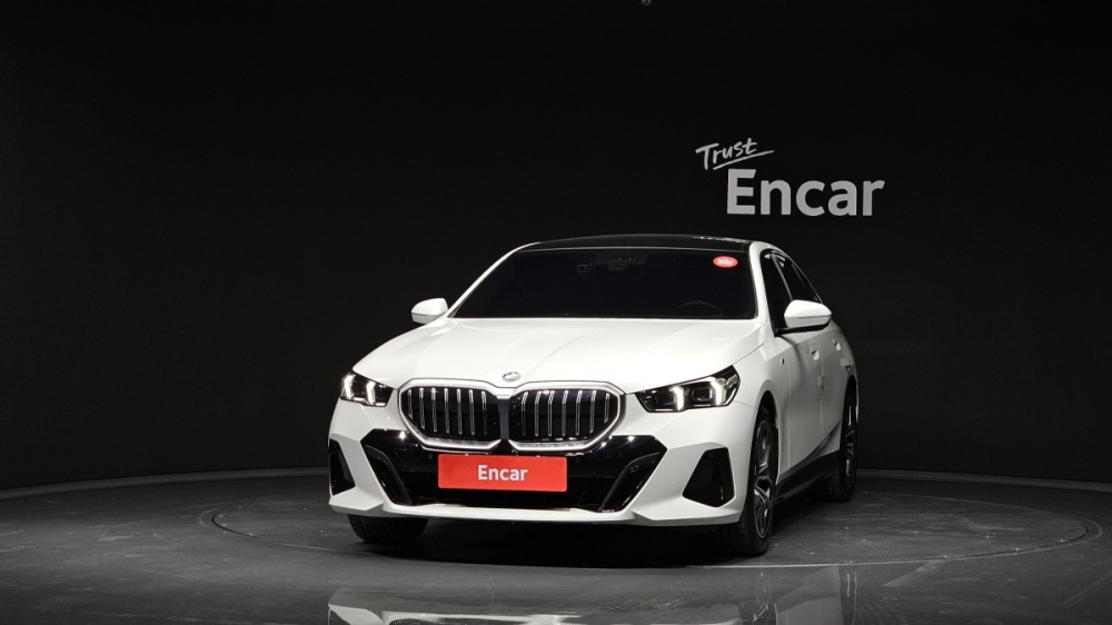 BMW 5 Series (G60)