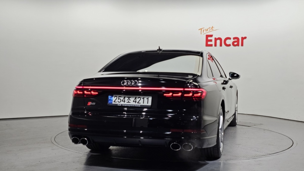 Audi S8 (D5)