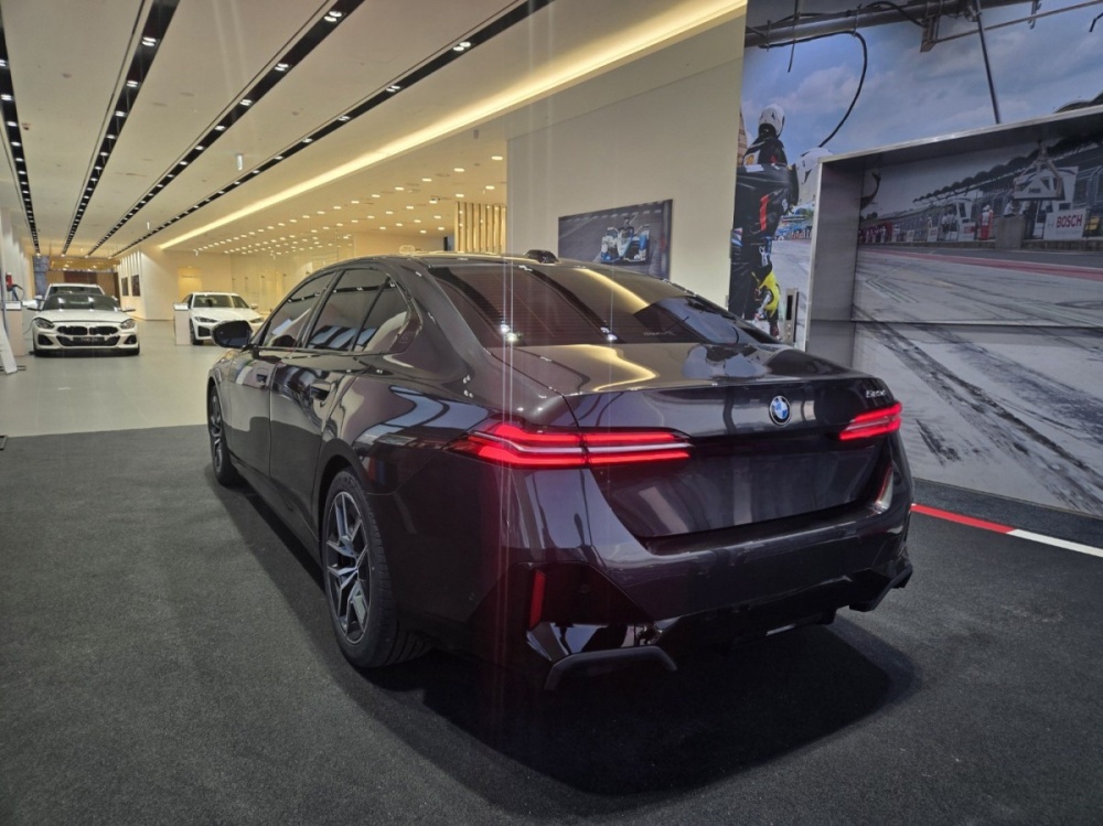 BMW 5 Series (G60)