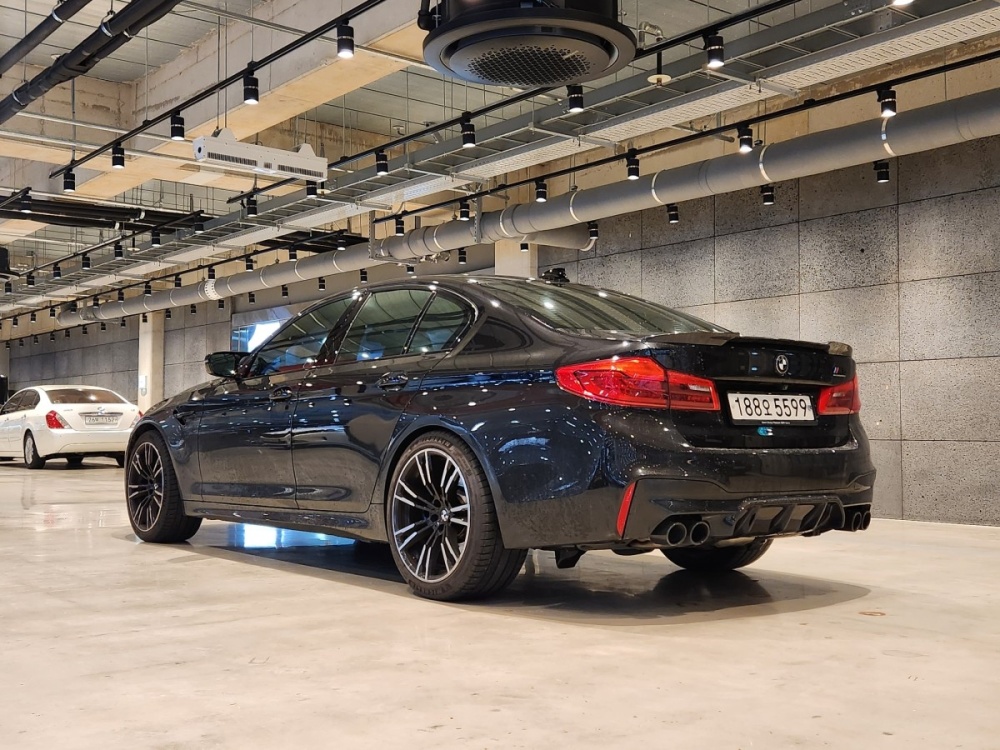 BMW M5 (F90)