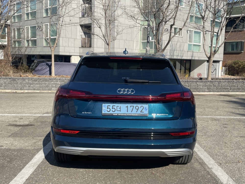 Audi e-tron