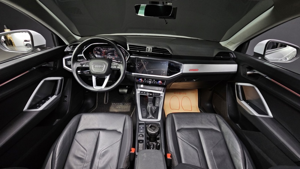 Audi Q3 (F3)
