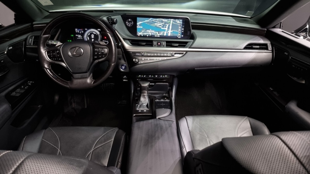 Lexus ES300h 7th generation