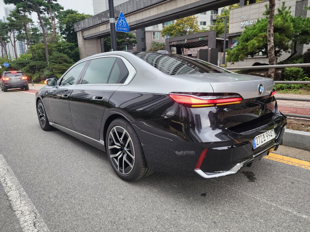 BMW 7 Series (G70)