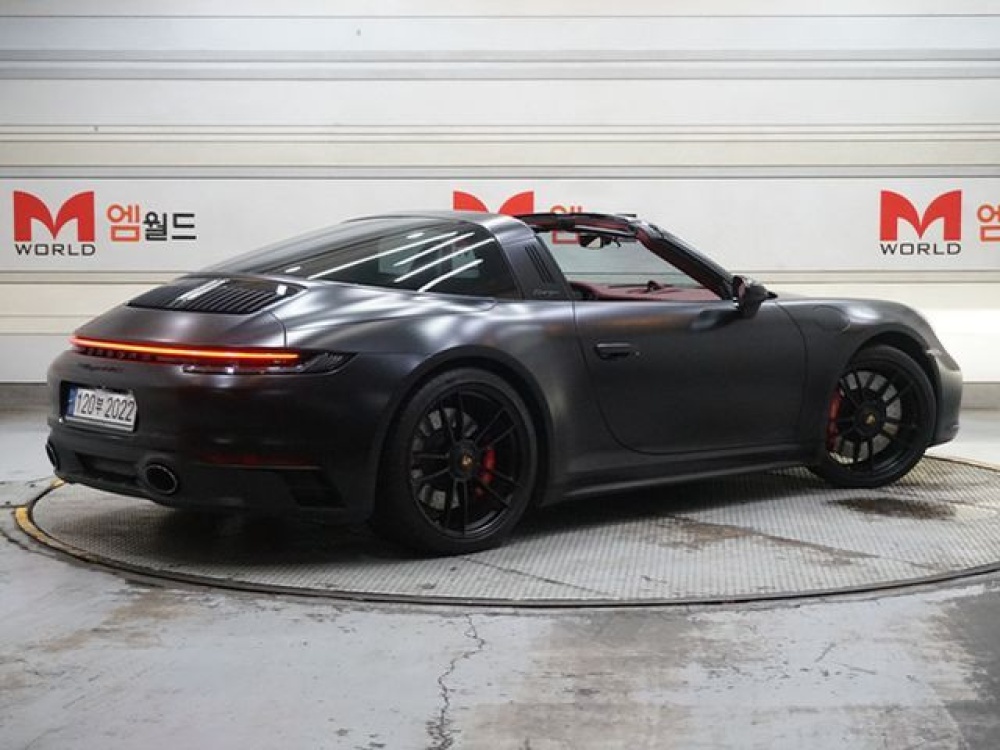 Porsche 911 (992)